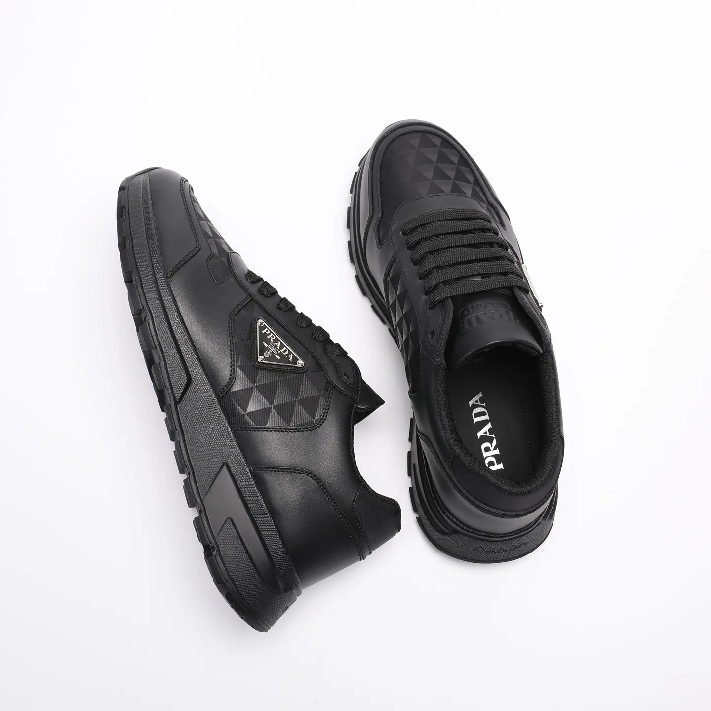 Batch 580 [PRADA] Men's shoes are popular in the counter, official website synchronization, high-quality shipments. Fabric: original cowhide with snakeskin. Lining: cowhide feet + cowhide lining. Outsole: original TPU + foam. Size: 38-46